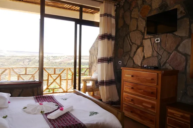 غرفة ديلوكس رباعية بسرير كوين وسريرين منفصلين بإطلالة على الجبل بشرفة بغرفتي نوم، Sora Lodge Lalibela 6/7