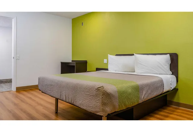 غرفة بسرير كوين لذوي الإعاقة، Motel6 Fresno, CA - Yosemite Hwy 2/4