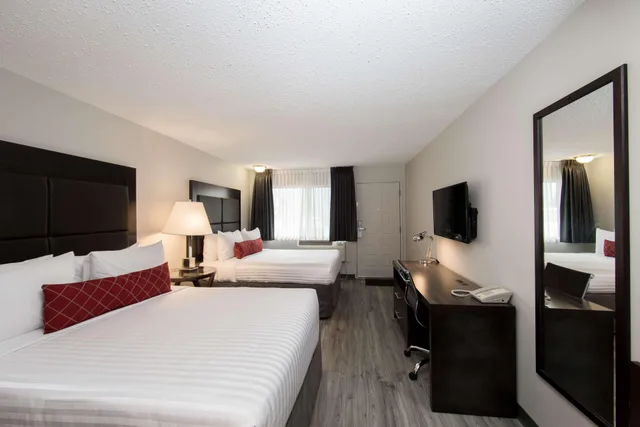 غرفة بسريرين كوين بمطبخ صغير في الطابق الأرضي، SureStay Hotel by Best Western Castlegar 2/4