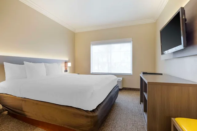 جناح بسرير كينج لذوي الإعاقة، Comfort Suites Oceanside Camp Pendleton Area 1/5
