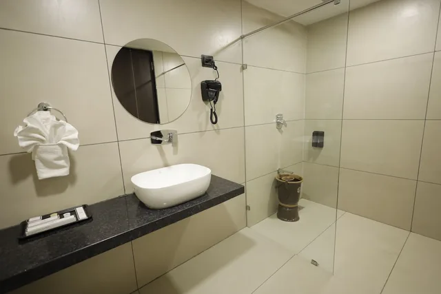غرفة كلوب بسرير كينج بشرفة، Vindhyachal Resort 3/3
