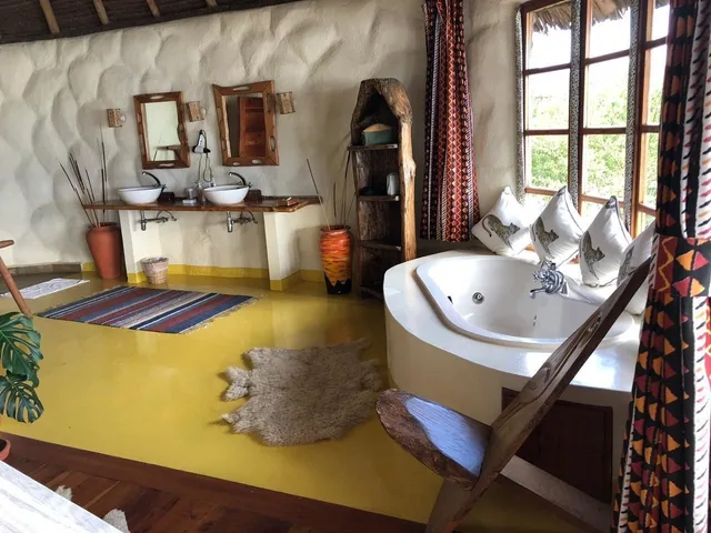جناح بريميوم بسرير كوين وسرير فردي، Sunbird Lodge Elementaita 4/5