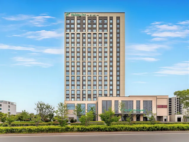 Holiday Inn Qidong Lvsi Port by IHG، Huilong 1/37