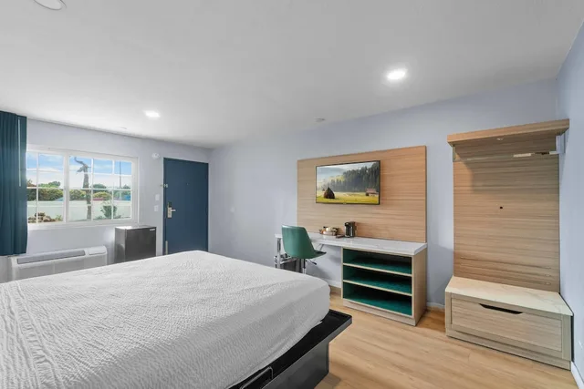 غرفة بسرير كينج لذوي الإعاقة، Travelodge by Wyndham Fairplex Pomona 4/10