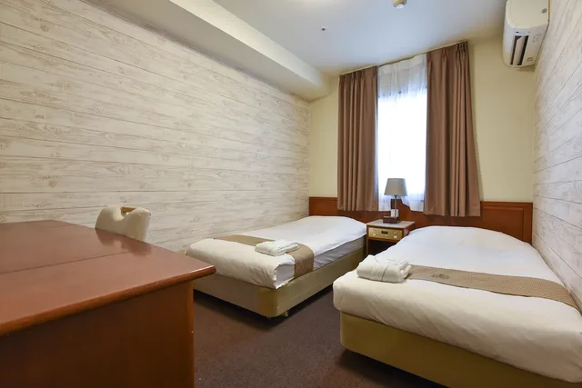 غرفة بسريرين منفصلين وسريرين فرديين، New Osaka Hotel Shinsaibashi 3/10