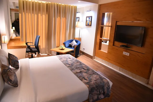 غرفة بريميوم بسرير كينج بإطلالة على المدينة، Hotel Narayanam 4/5