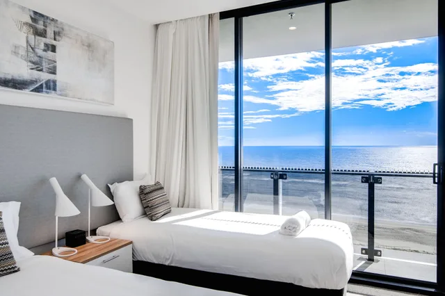 3 Bedrooms, Apartment, Twin Beds, 2 King Beds, Ocean Front, High Floor، Iconic Kirra Beach Resort 6/9