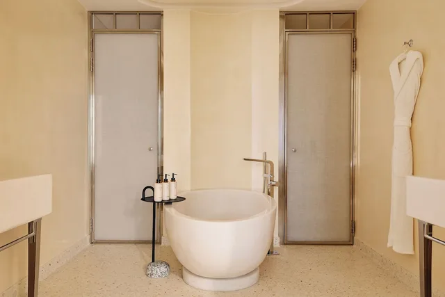 جناح دوبلكس بسرير كينج بإطلالة على البحر، The Maybourne Riviera 4/6