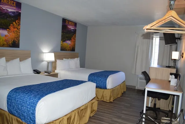 Business, 2 Queen Beds, Travelodge by Wyndham Colorado Springs Airport/Peterson AFB 1/2