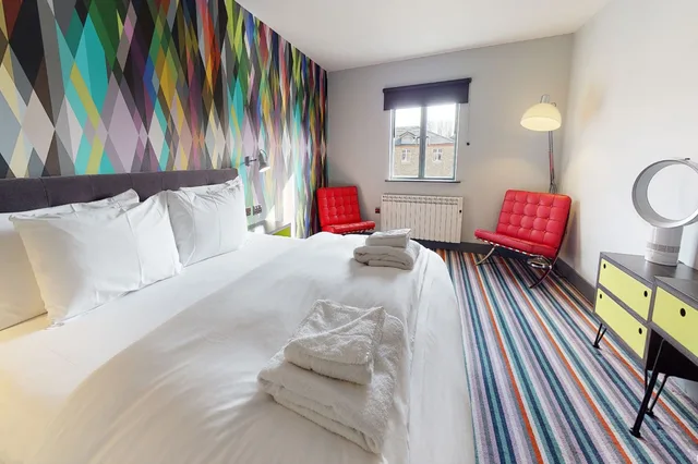 غرفة بسرير كينج وسرير كوين، Village Hotel - Maidstone 1/9