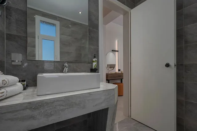 Standard, Double Bed, Lateral Side Sea View، Alia Palace - Adults Only 7/7