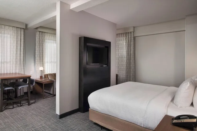استوديو بسرير كوين لذوي الإعاقة، Residence Inn Memphis Downtown 1/3
