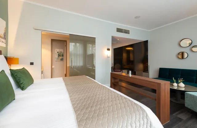 غرفة ديلوكس ثلاثية بسرير مزدوج، Leonardo Royal Hotel Berlin Alexanderplatz 1/8