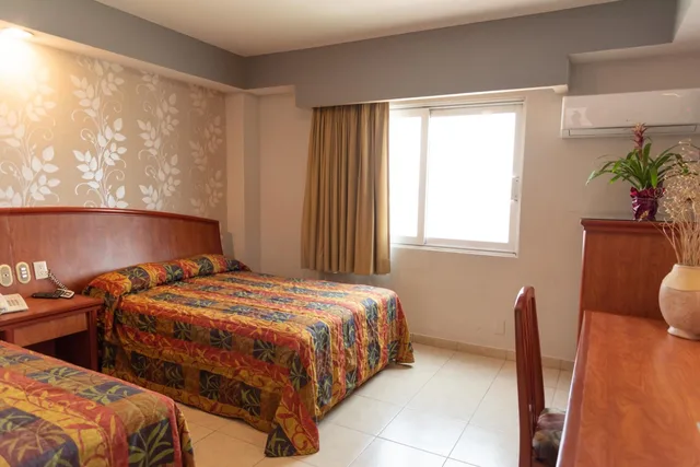 Room, Twin Beds, Hotel Impala 7/10