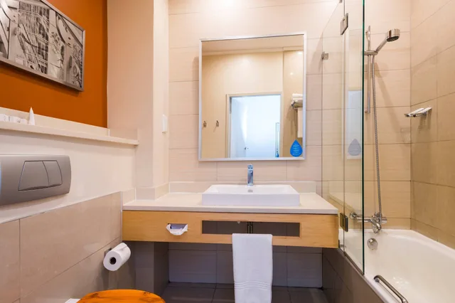 غرفة بسريرين منفصلين بإطلالة على المدينة، Protea Hotel by Marriott Gaborone Masa Square 6/8