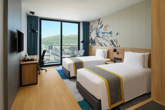 جناح بسرير كينج بشرفة، Holiday Inn Suites Siracha Laemchabang 1/6