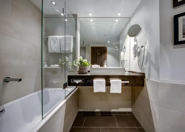 غرفة سوبيريور بسرير مزدوج بإطلالة على البحيرة، Hotel Beaulac 7/9
