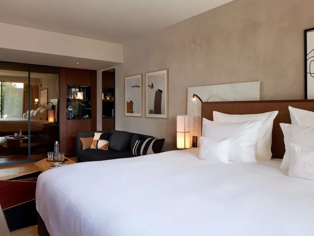 غرفة ديلوكس بسرير كينج بشرفة، L Esquisse Hotel & Spa Colmar - MGallery Collection 1/9