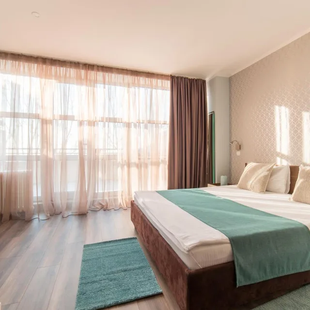 غرفة بسرير كينج بشرفة، Balkan Garni Hotel 2/10