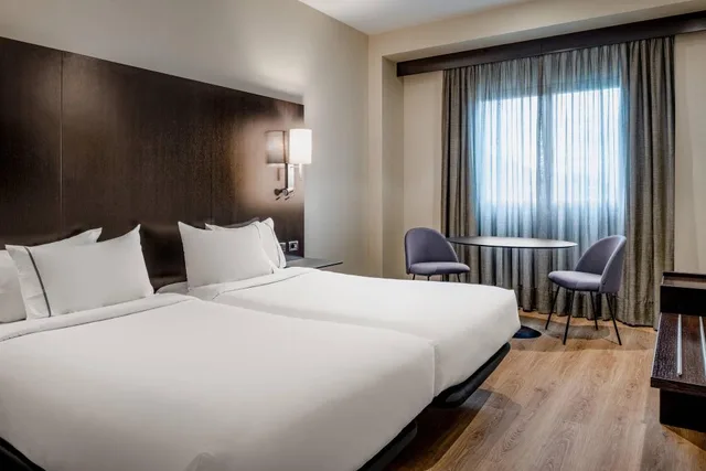 جناح جونيور بسريرين منفصلين، Ac Hotel Oviedo Forum 1/2