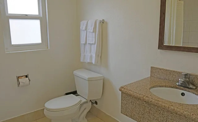 جناح عائلي بسرير كينج، Redondo Inn and Suites 2/5