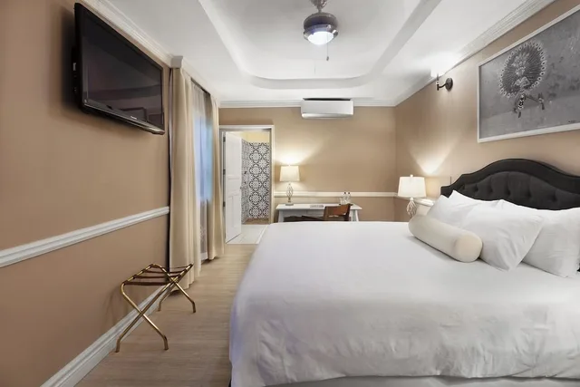 Heritage, Julia, Colonial, King Bed، Hotel La Perla 1/6