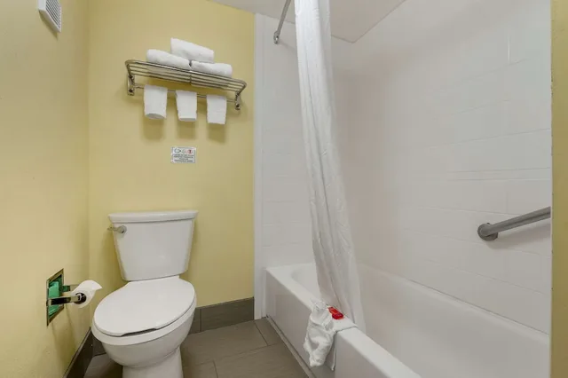 Standard, King Bed, Best Western Louisville East Inn & Suites 7/10
