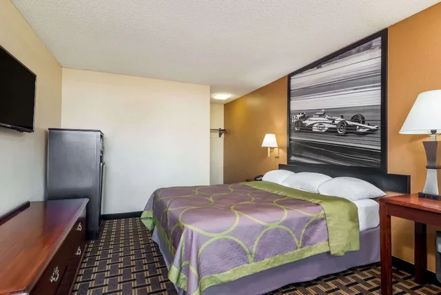 غرفة بسرير كوين، Super 8 By Wyndham Indianapolis/Ne/Castleton Area 1/4