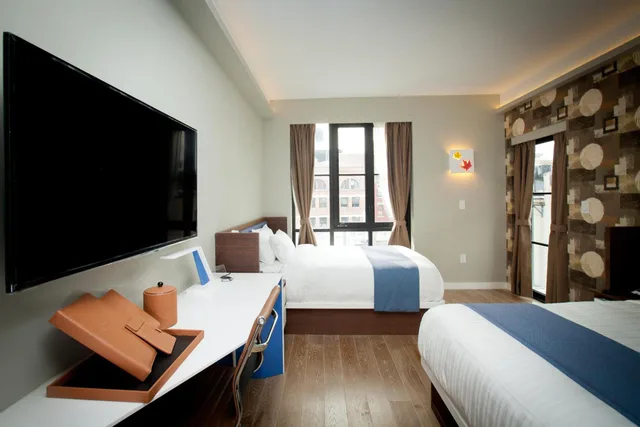 غرفة بسريرين مزدوجين بشرفة، NobleDen Hotel 2/5