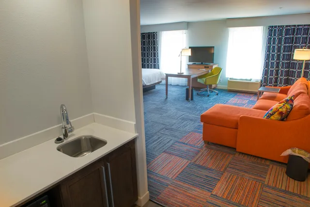 استوديو بسريرين كوين، Hampton Inn & Suites Bay City, MI 3/3
