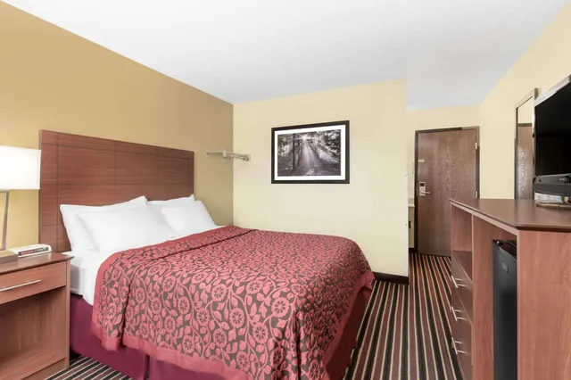 غرفة بسرير كوين، Days Inn by Wyndham Newton - LA 4/6
