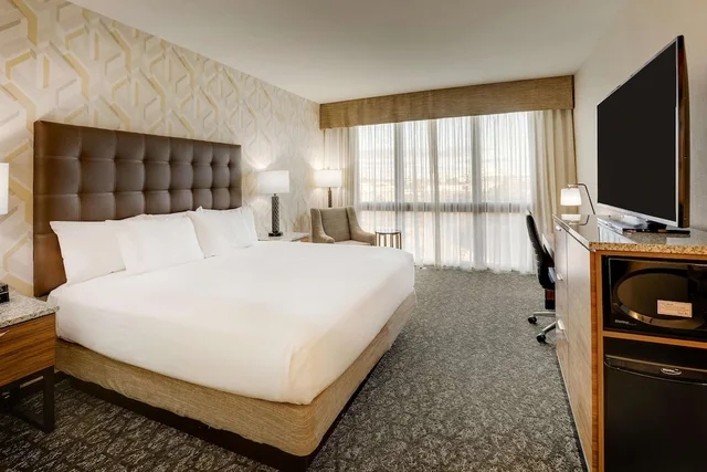 غرفة ديلوكس بسرير كينج بغرفتين بحوض استحمام لذوي الإعاقة، Drury Plaza Hotel Columbus Downtown 3/5
