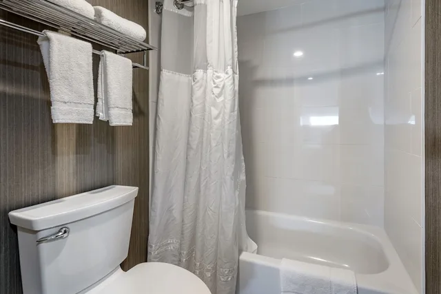 غرفة كومفورت بسرير كينج، Amwell Suites 1/1