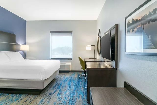 غرفة قياسية بسرير كينج، Comfort Inn & Suites Adrian 1/3