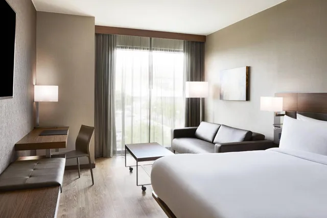 غرفة بسرير كينج بإطلالة على المدينة مع أريكة لذوي الإعاقة، Ac Hotel Salt Lake City Downtown 1/4