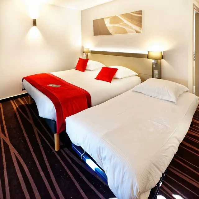 Room, Triple, Murphy Bed, Queen Bed، Hotel Akena Besancon 2/4
