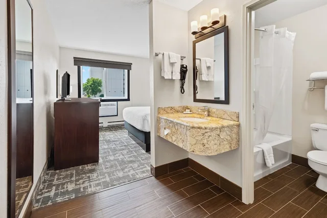 غرفة قياسية بسرير كوين، Fargo Inn and Suites 6/6