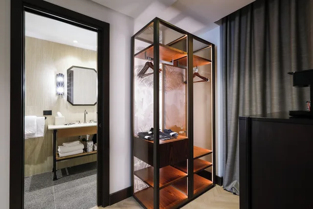 Executive, Triple, King Bed, Sofa, Circle 6 Rome Hotel 7/8