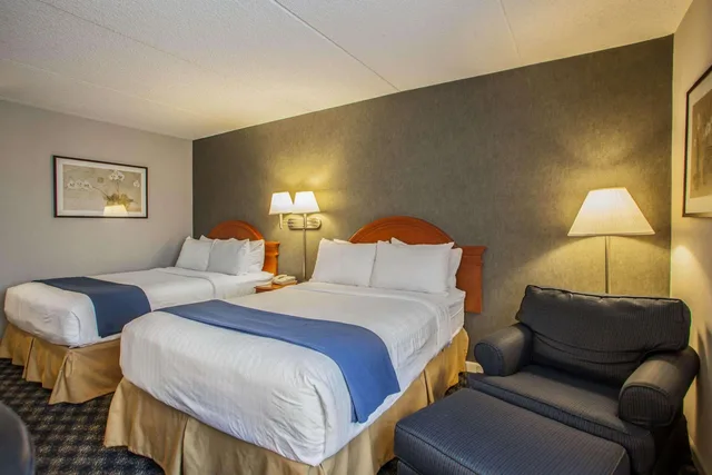 غرفة رباعية بسريرين مزدوجين، Quality Inn & Suites St Charles -West Chicago 1/2