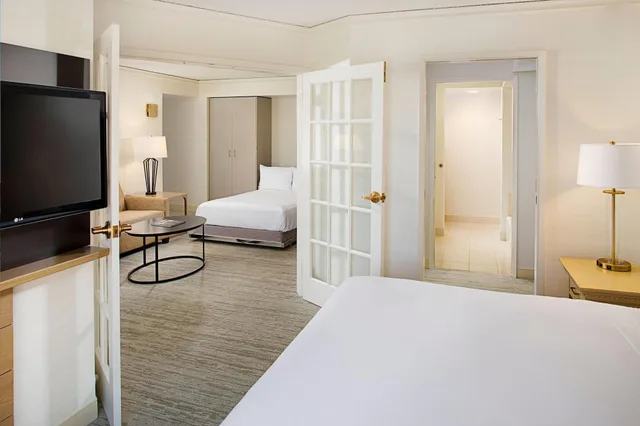 Family Suite, Multiple Beds، Wyndham Atlanta Perimeter 1/2