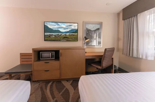 Standard, 2 Queen Beds, Mountain View, Prestige Hudson Bay Lodge & Conference Centre, WorldHotels 5/5