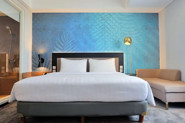 Grand, Queen Bed, Smoking, Swiss-Belinn Airport Surabaya 1/4