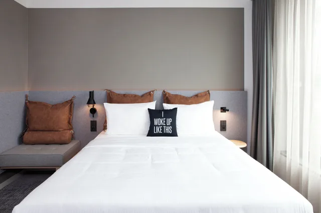 غرفة بسرير كوين، Moxy Vienna City East 2/4