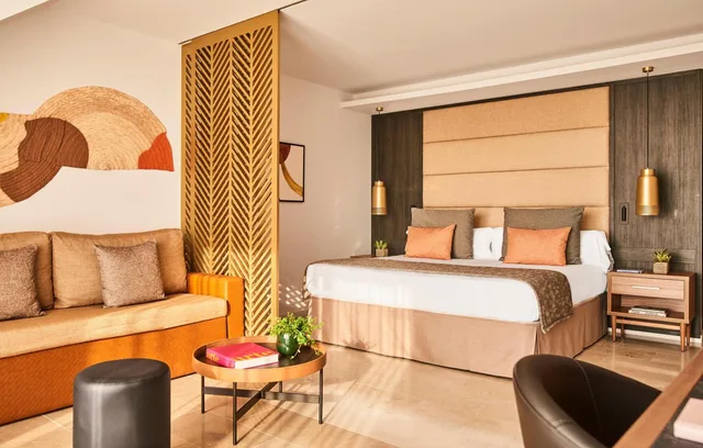 Club, Junior Suite, Penthouse Suite, Lateral Side Sea View, Plunge Pool، Zafiro Palace Andratx 3/6