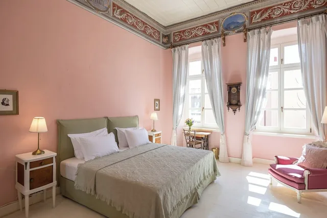 غرفة سوبيريور بسرير كينج بشرفة، Villa Maria 1/10