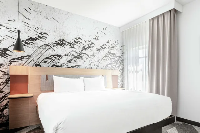 غرفة بسرير كينج لذوي الإعاقة، Doubletree By Hilton Quebec Resort 5/7
