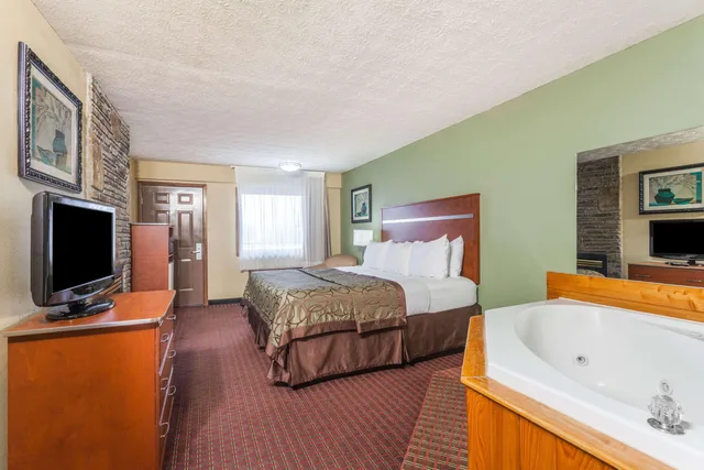 جناح بسرير كينج، Baymont by Wyndham Pigeon Forge near Island Drive 1/1