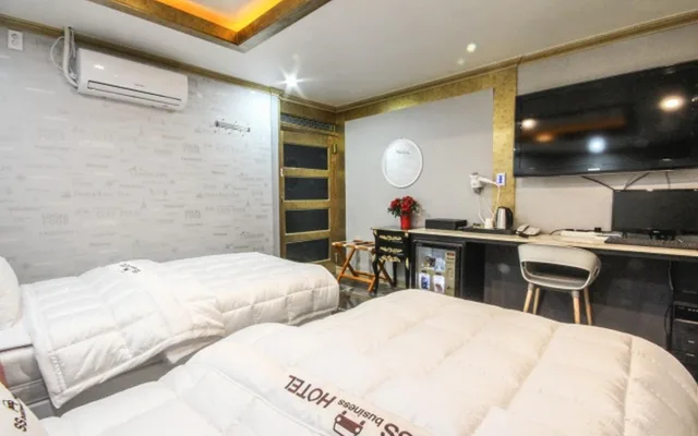 غرفة قياسية بسريرين منفصلين، Business Hotel 1/1