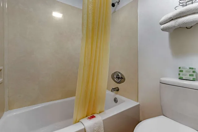 غرفة بسرير كوين، Econo Lodge Inn & Suites Lugoff - Sc 4/5