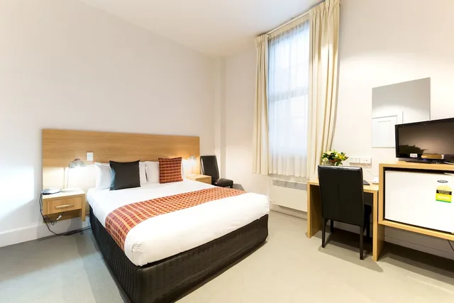 غرفة قياسية بسرير كوين، Customs House Hotel 3/5